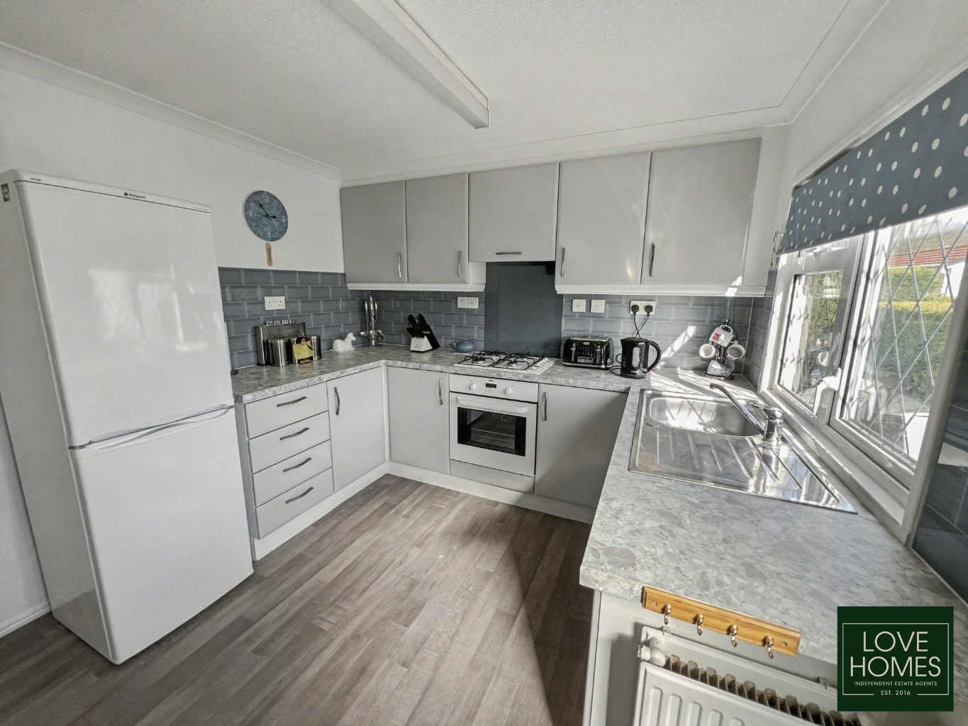 Superb 2 Bed Residential Park Home in Peaceful Carr Bridge. Property image 7