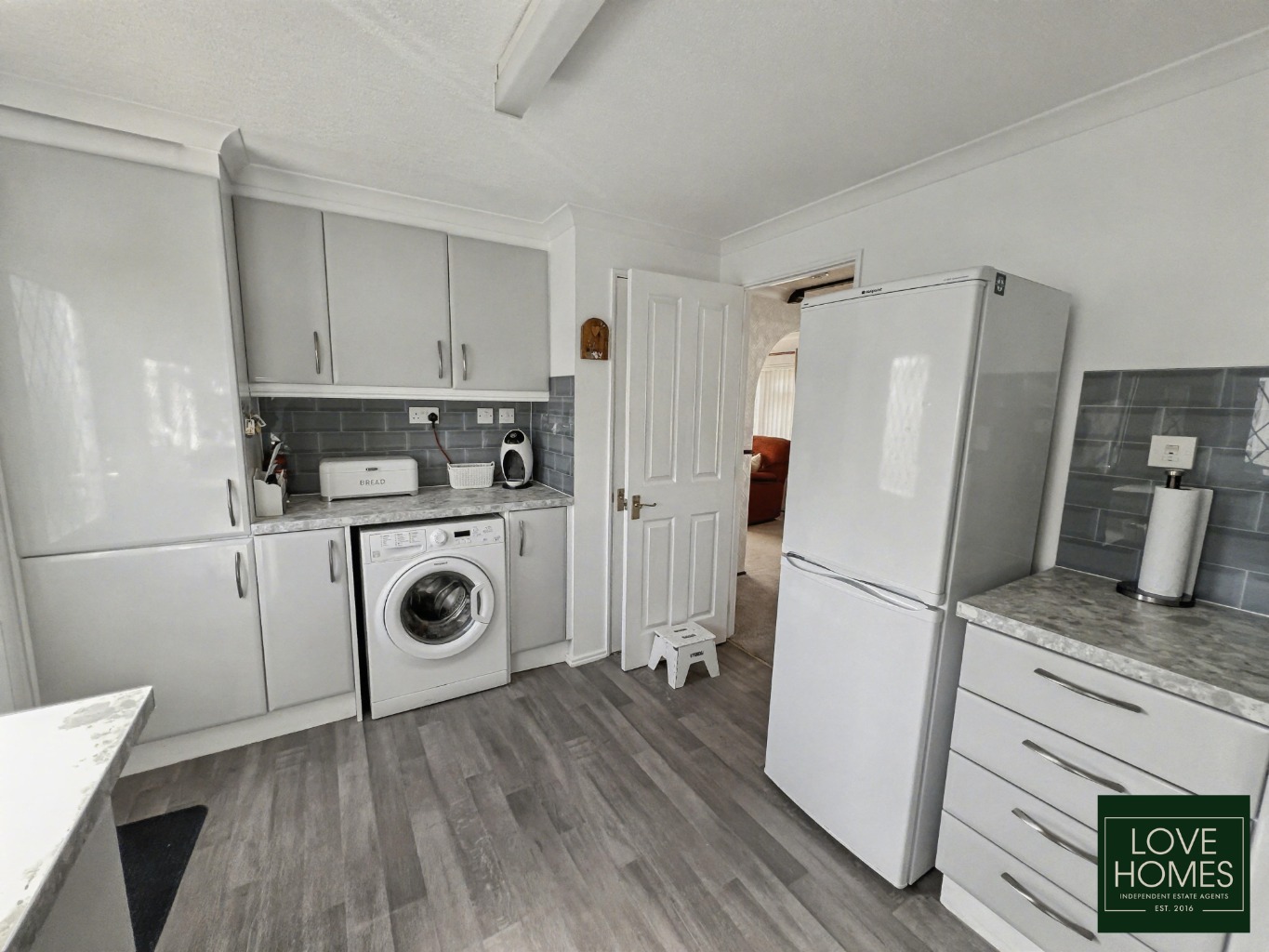 Superb 2 Bed Residential Park Home in Peaceful Carr Bridge. Property image 8