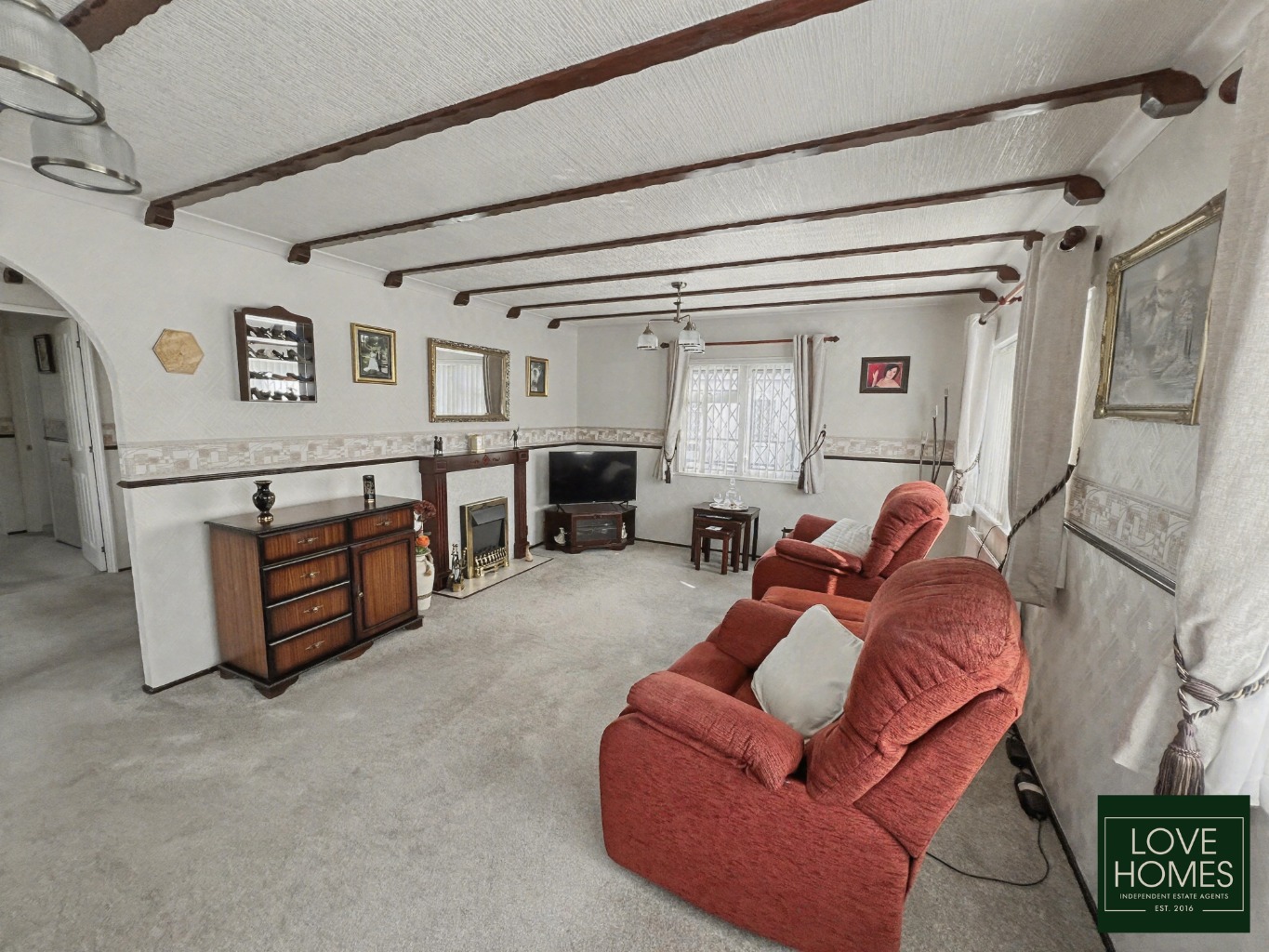 Superb 2 Bed Residential Park Home in Peaceful Carr Bridge. Property image 2