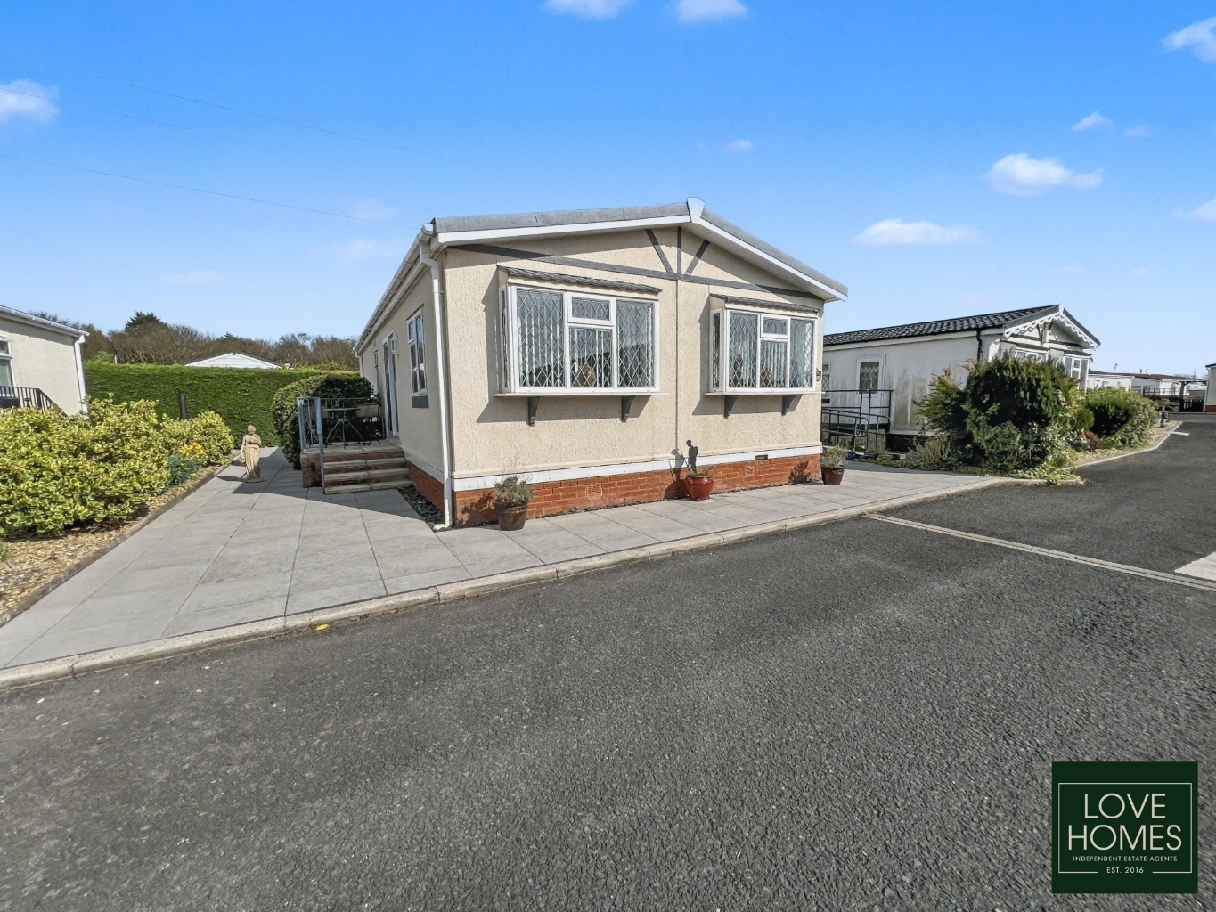 Superb 2 Bed Residential Park Home in Peaceful Carr Bridge.