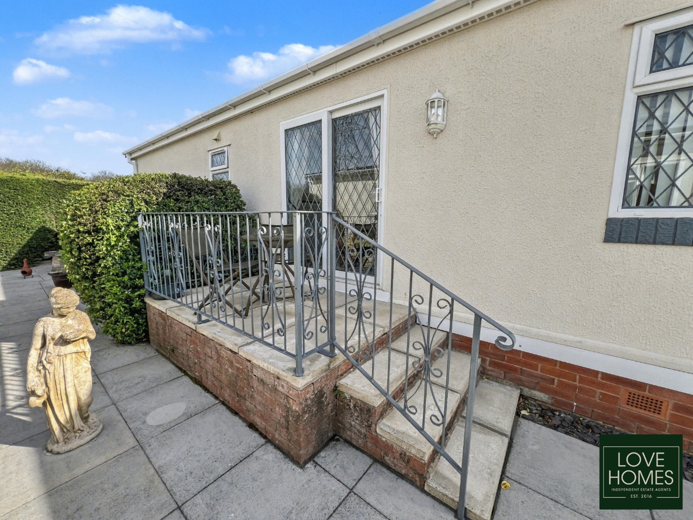 Superb 2 Bed Residential Park Home in Peaceful Carr Bridge. Property image 18