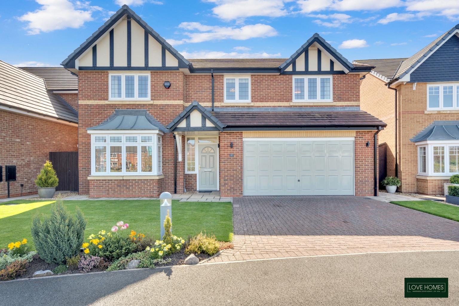 Spacious 5-Bed Family Home in Poulton-Le-Fylde with Pond Views