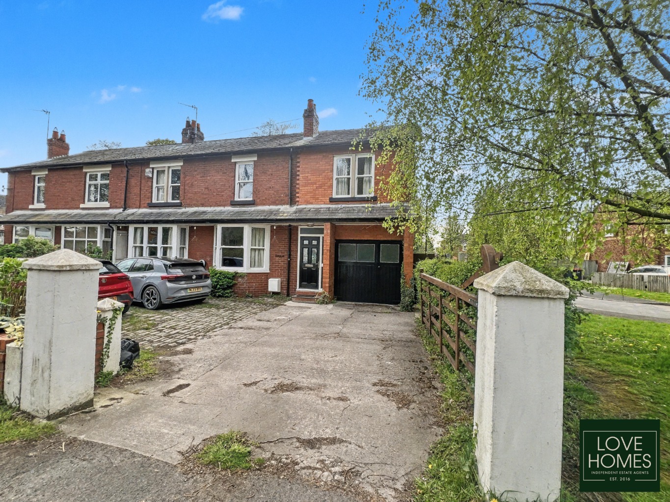 Spacious Five Bedroom Semi Detached Home with Countryside Views