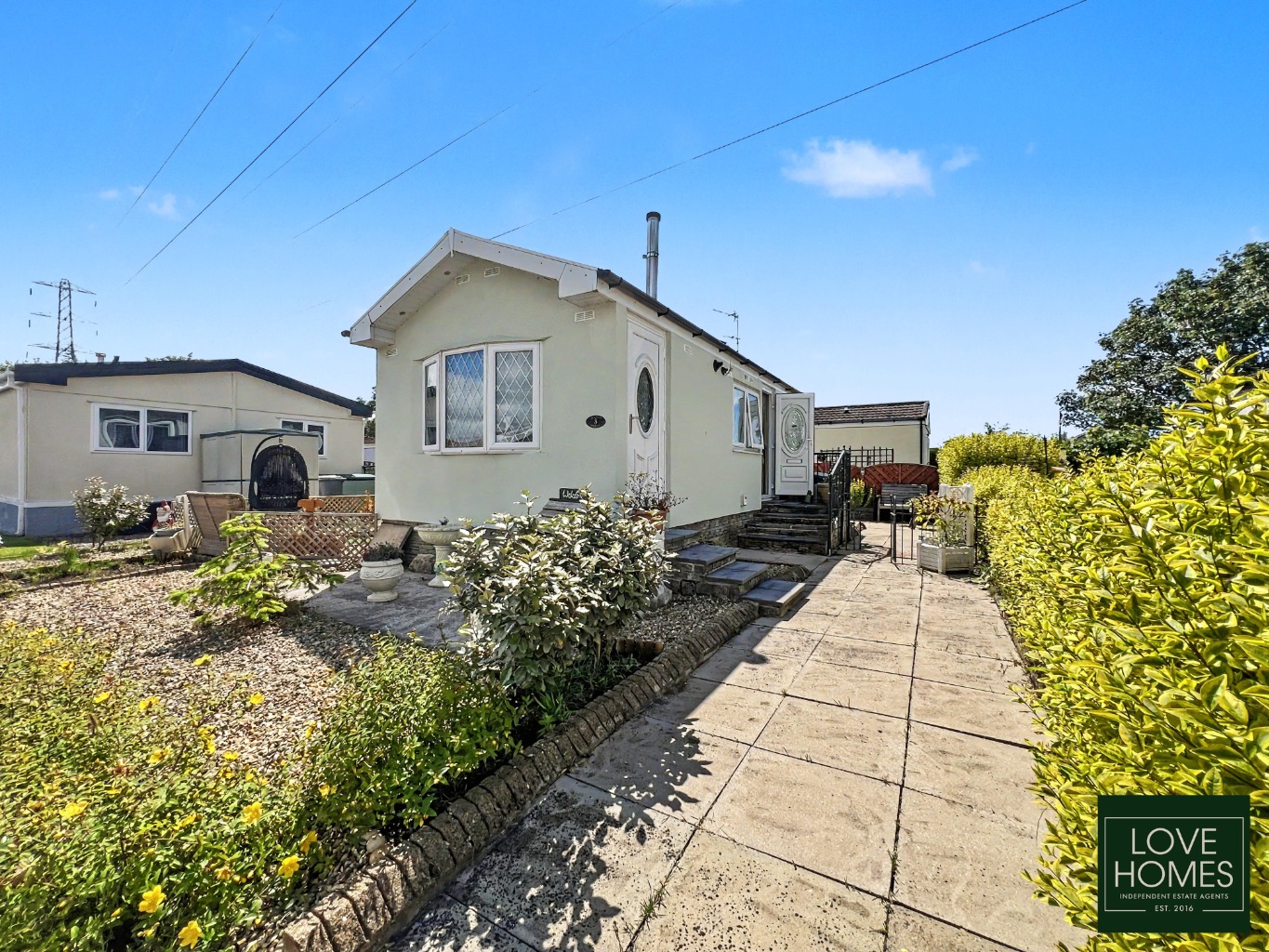 Peaceful Park Home on Carr Bridge near Lytham st Annes. Modern Comforts, Community Living. Property image 1