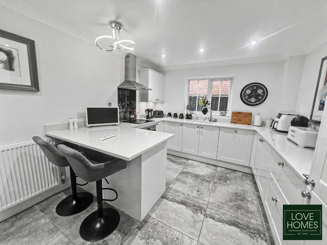 Stunning 3-Bed Detached Home in Quiet Elswick Cul-de-Sac Property image 3