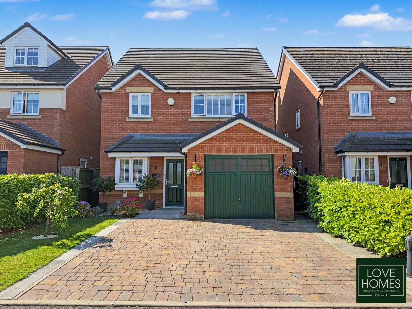Stunning 3-Bed Detached Home in Quiet Elswick Cul-de-Sac Property image 1