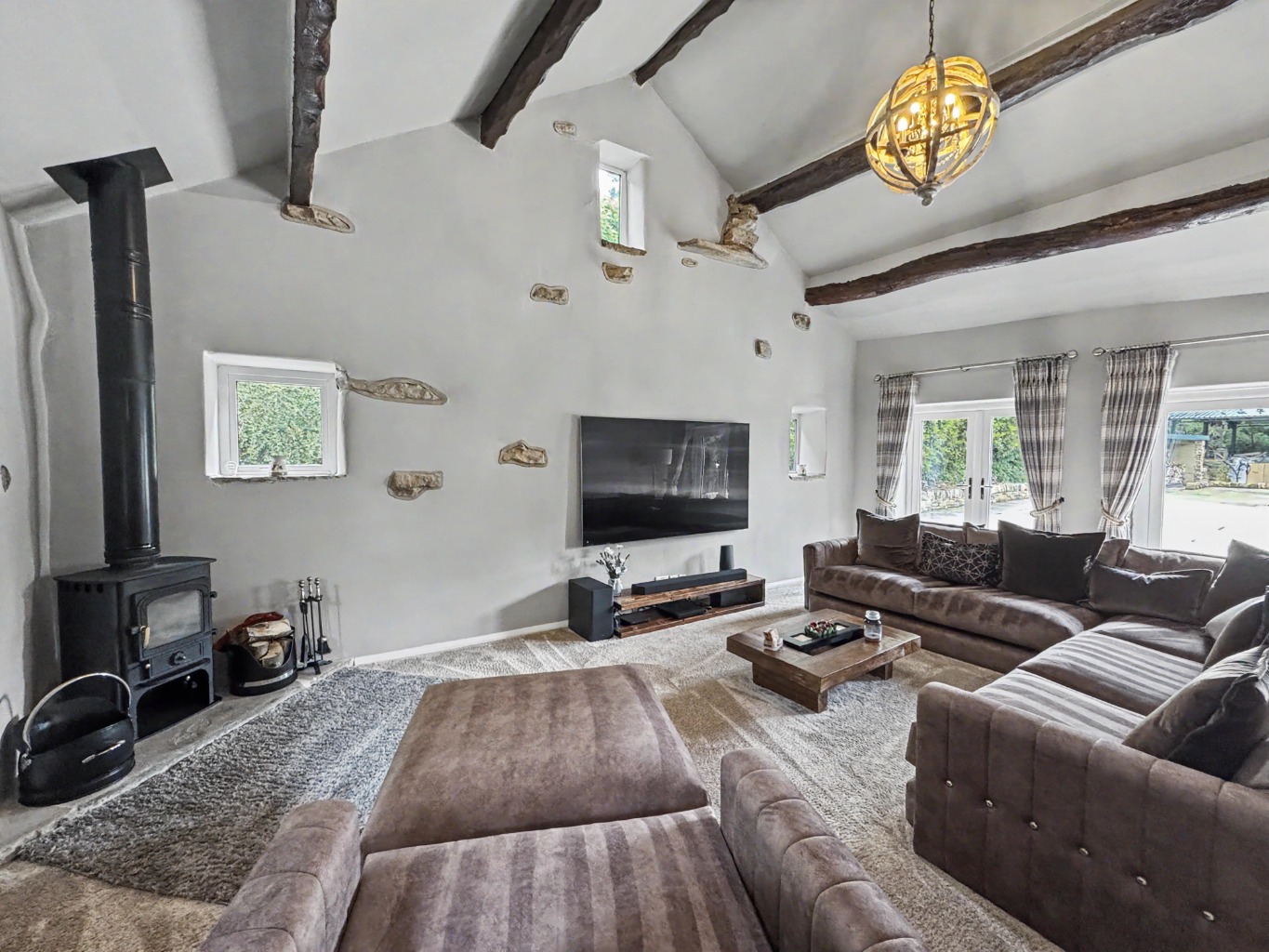 A Private 18th-Century Farmhouse Estate Offering 4,200 Sq Ft, 1.5 Acres & Exceptional Views Property image 5