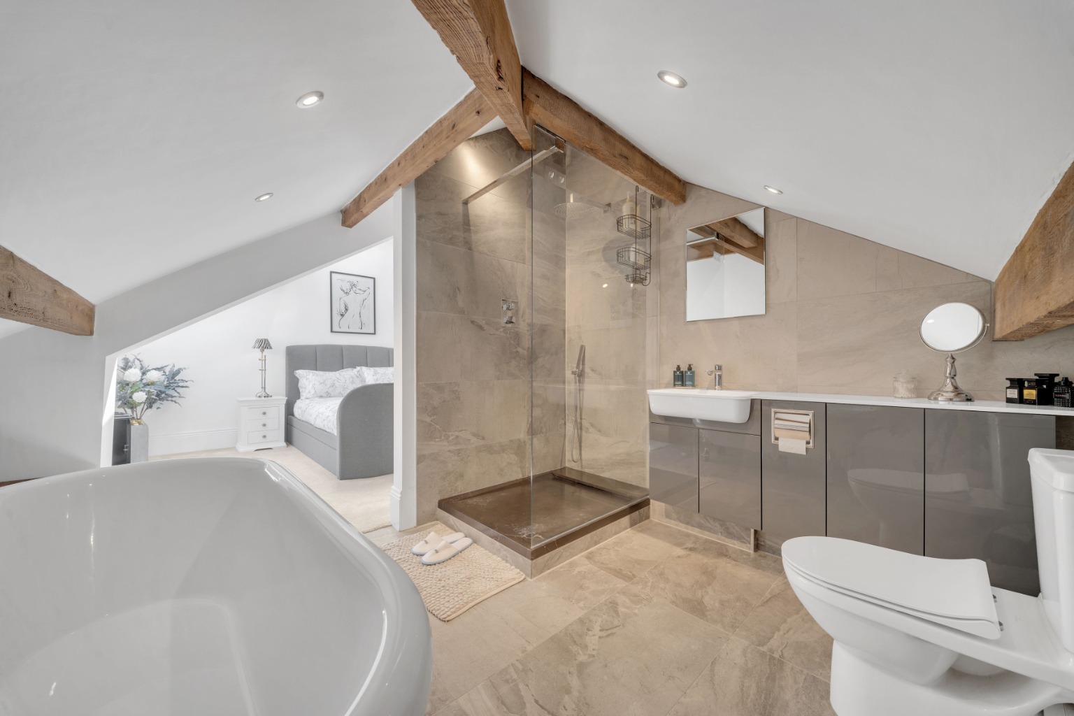 An Exceptional Triplex Apartment Where Historic Character Meets Contemporary Luxury Property image 19