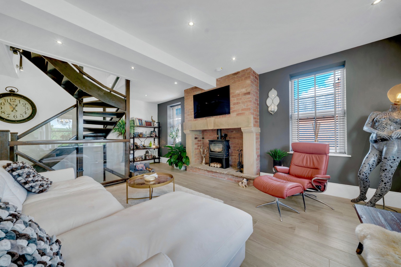 An Exceptional Triplex Apartment Where Historic Character Meets Contemporary Luxury Property image 7