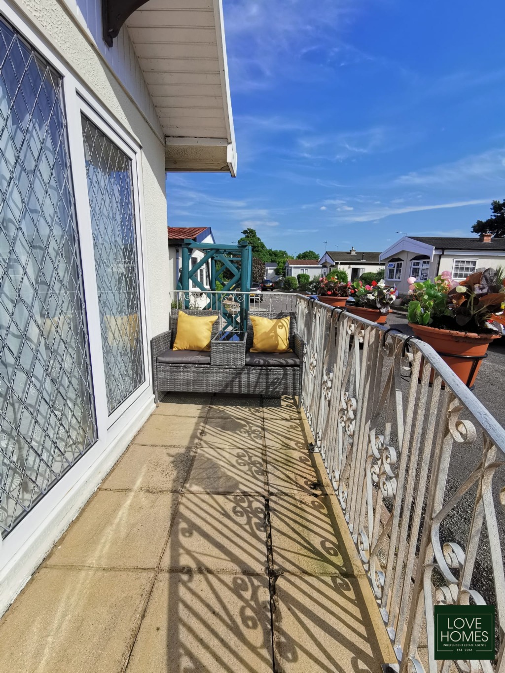 Bright 2 Bed Park Home in Carr Bridge, Lancashire, OIRO £96,000 Property image 11