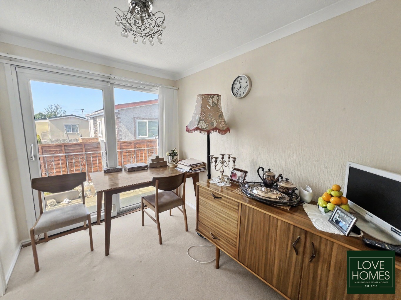 Charming 2 Bed Park Home in Wyre Vale Park, Garstang, with Generous Plot. Property image 4
