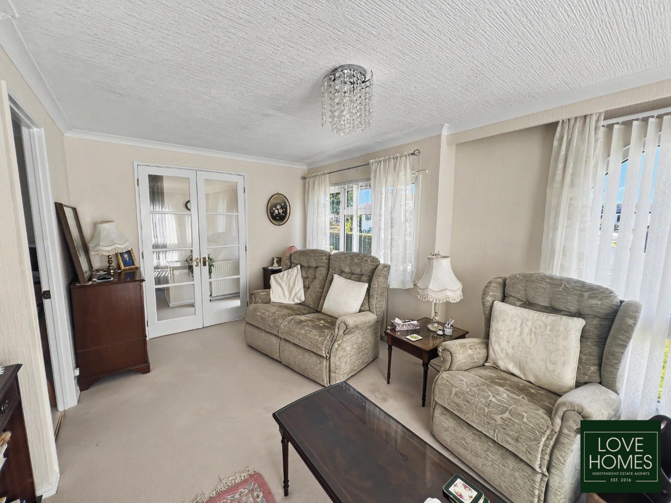 Charming 2 Bed Park Home in Wyre Vale Park, Garstang, with Generous Plot. Property image 6