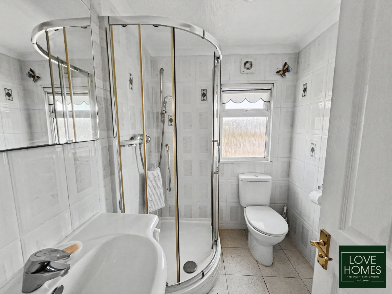 Charming 2 Bed Park Home in Wyre Vale Park, Garstang, with Generous Plot. Property image 8