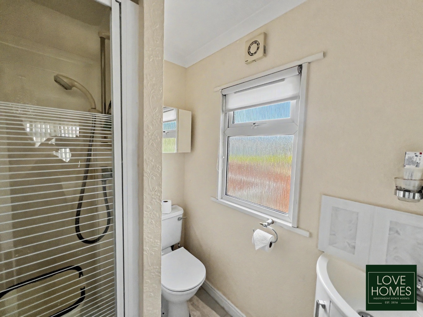 Charming 2 Bed Park Home in Wyre Vale Park, Garstang, with Generous Plot. Property image 11