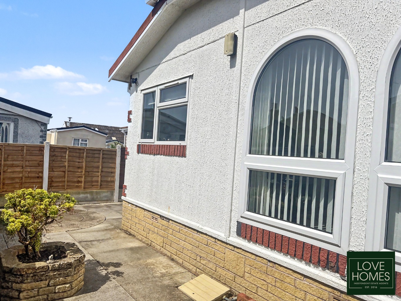 Charming 2 Bed Park Home in Wyre Vale Park, Garstang, with Generous Plot. Property image 14