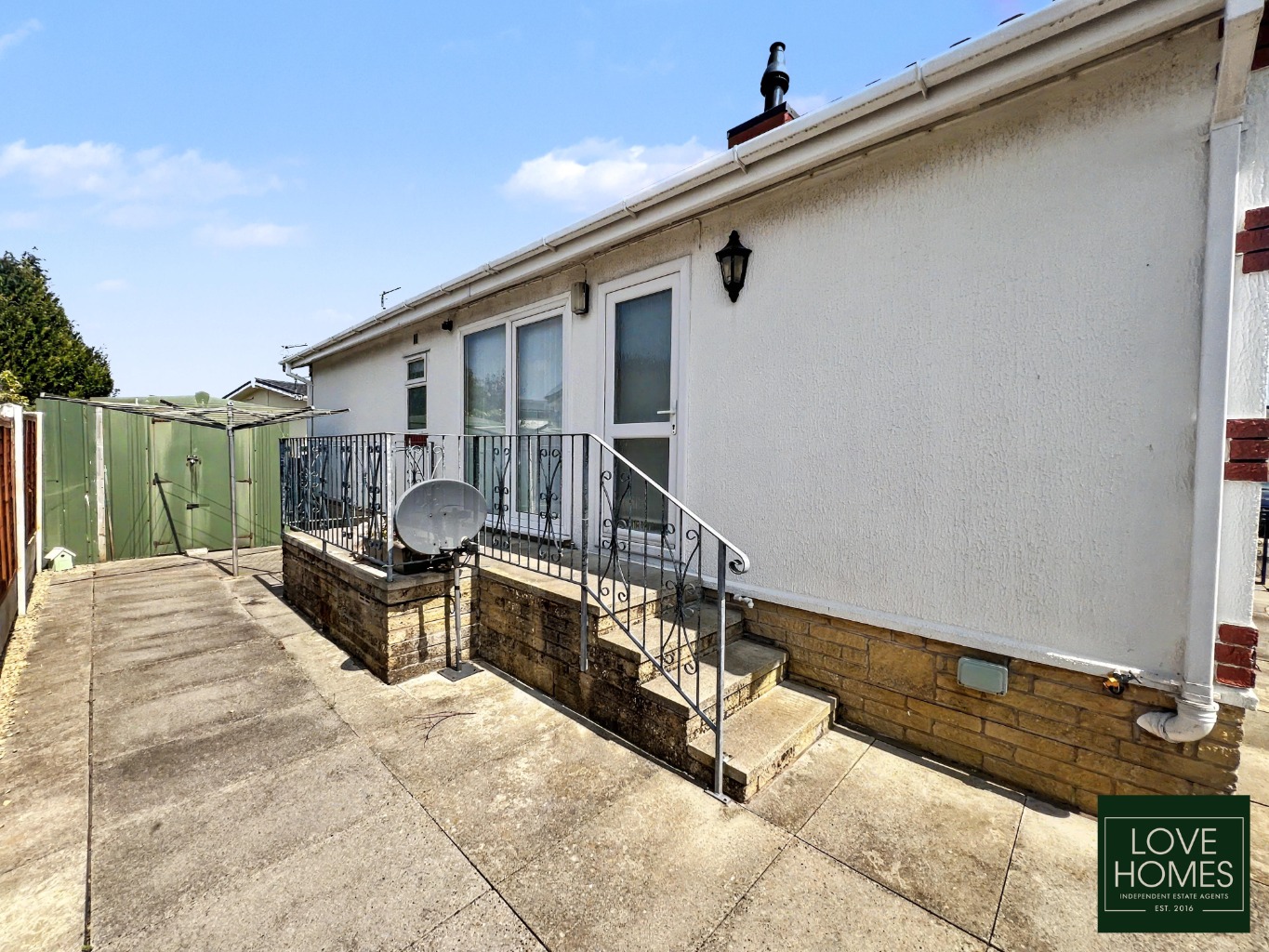 Charming 2 Bed Park Home in Wyre Vale Park, Garstang, with Generous Plot. Property image 15