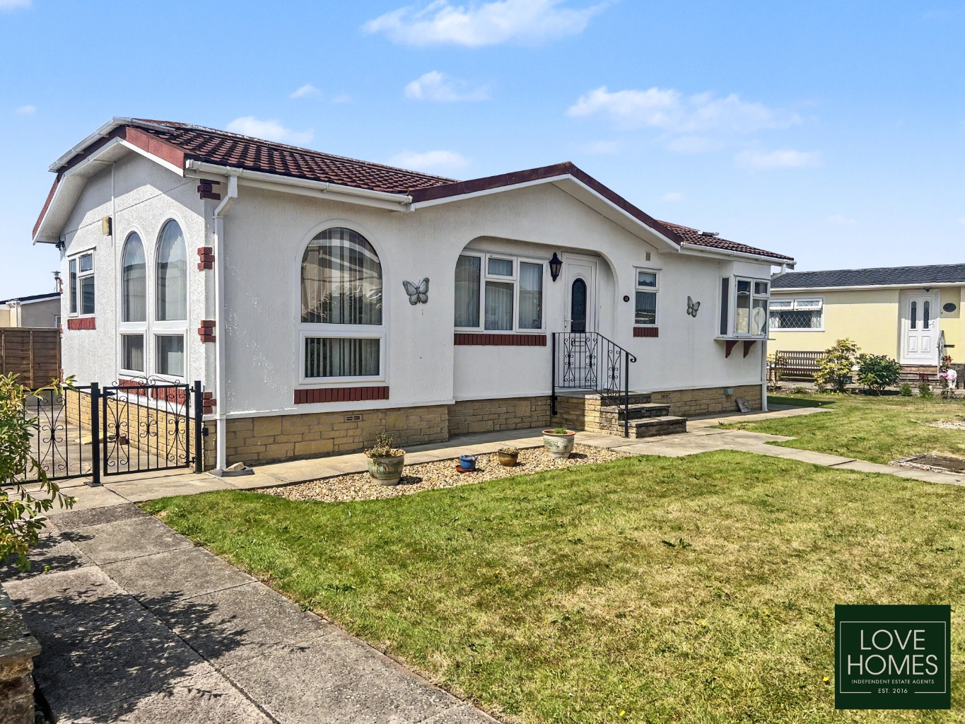 Charming 2 Bed Park Home in Wyre Vale Park, Garstang, with Generous Plot. Property image 16