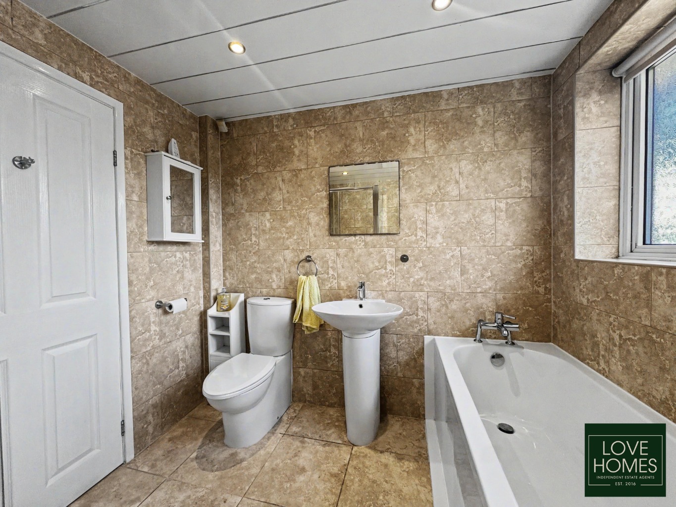 Wake Up To Stunning Peel Tower Views Spacious Detached Bungalow In The Heart Of Greenmount Property image 11