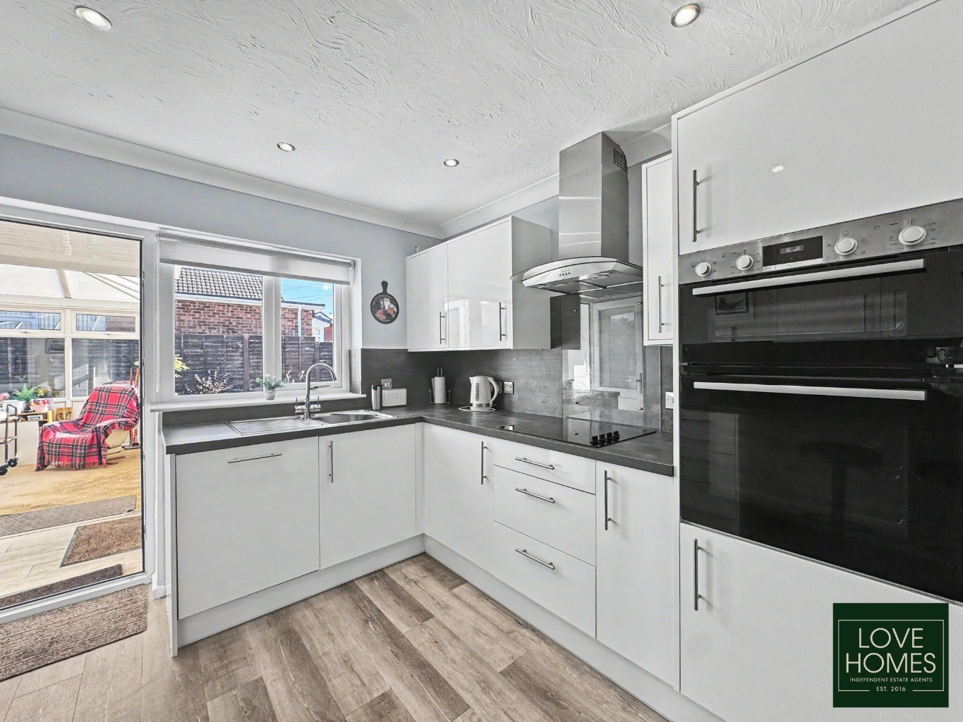 Wake Up To Stunning Peel Tower Views Spacious Detached Bungalow In The Heart Of Greenmount Property image 7