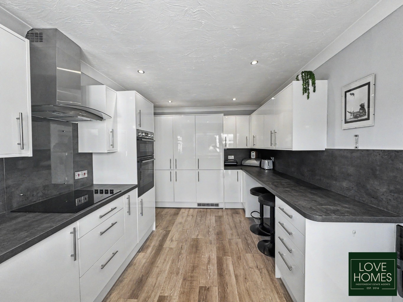 Wake Up To Stunning Peel Tower Views Spacious Detached Bungalow In The Heart Of Greenmount Property image 6
