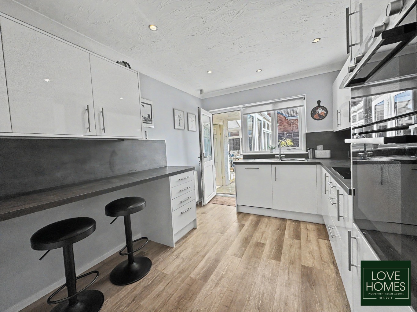 Wake Up To Stunning Peel Tower Views Spacious Detached Bungalow In The Heart Of Greenmount Property image 5