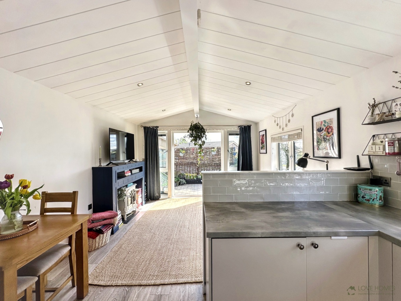 Luxury 2 Bed Park Home in the picturesque marina setting of Nateby Crossing Lane. Property image 5