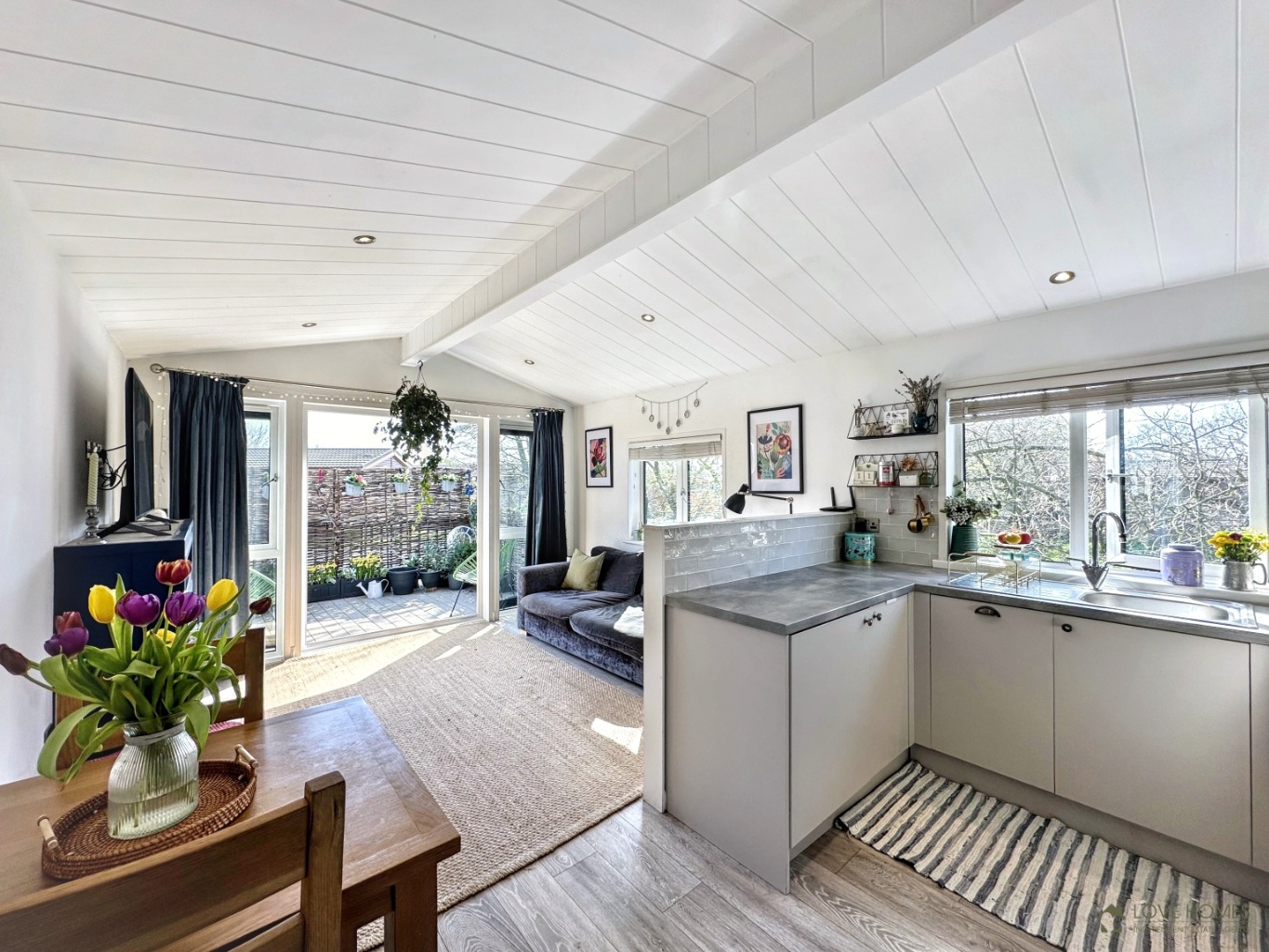 Luxury 2 Bed Park Home in the picturesque marina setting of Nateby Crossing Lane. Property image 2
