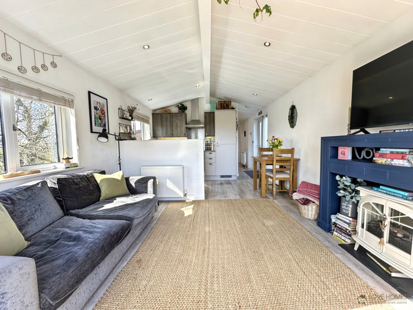 Luxury 2 Bed Park Home in the picturesque marina setting of Nateby Crossing Lane. Property image 4