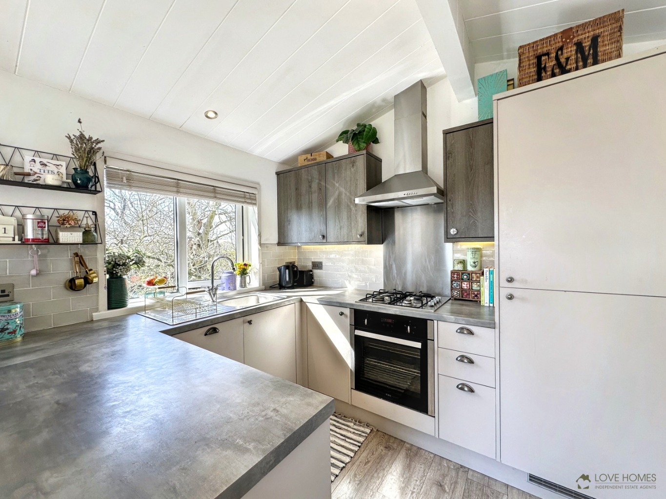 Luxury 2 Bed Park Home in the picturesque marina setting of Nateby Crossing Lane. Property image 10
