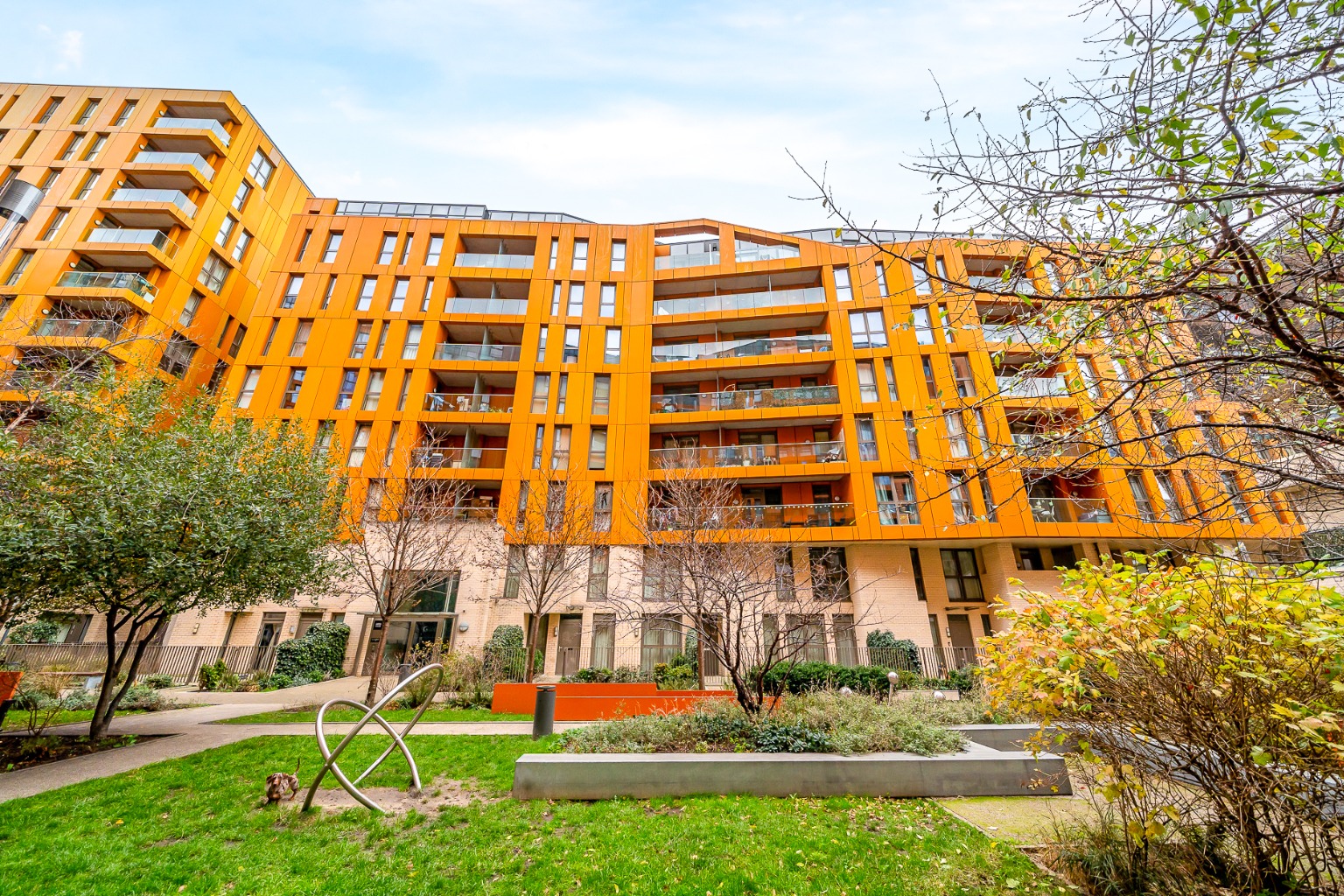 Riverside Luxury: Modern Two-Bedroom Apartment with Uninterrupted Views and Premium Amenities