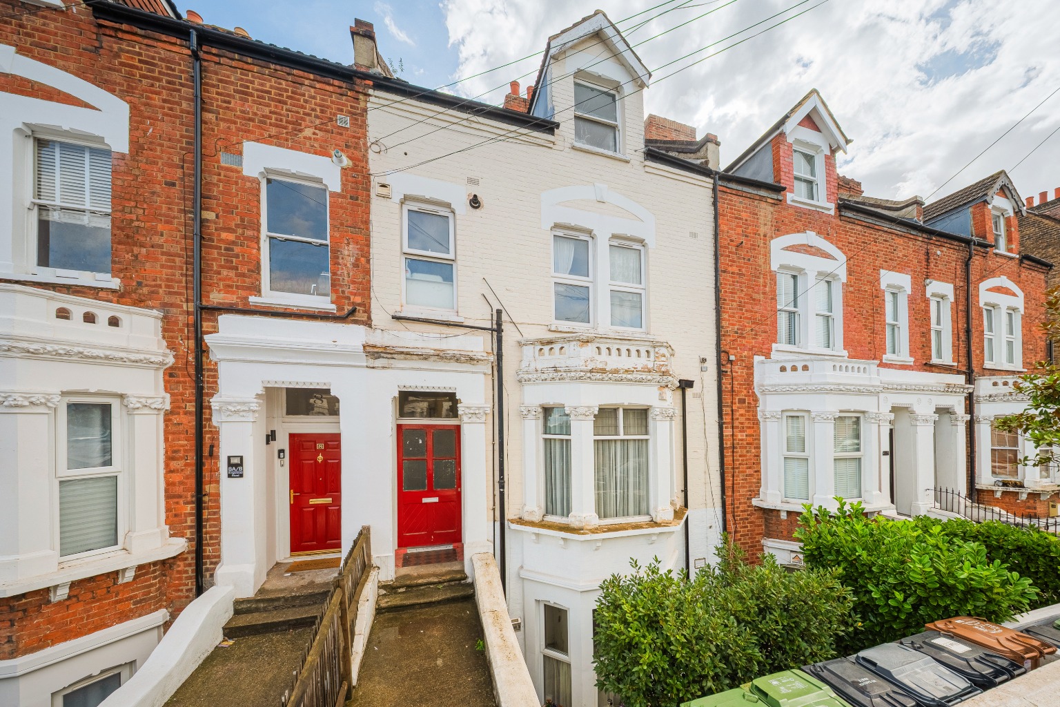 Relaunched — Modern One-Bedroom With Private Garden + Great transport inks