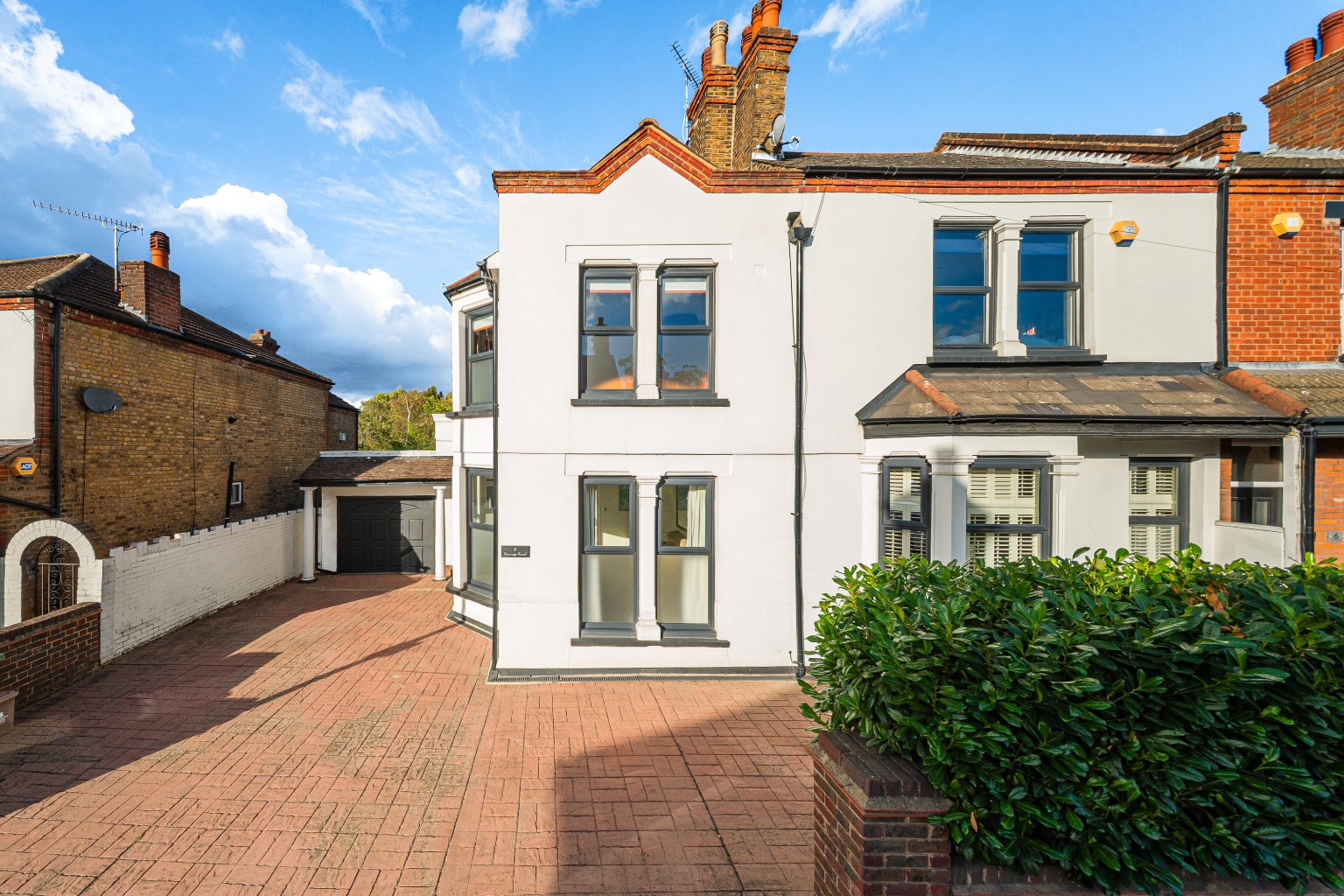 Spacious 5-Bed Family Home in Bexley Village with Garden, Garage & Great Transport Links