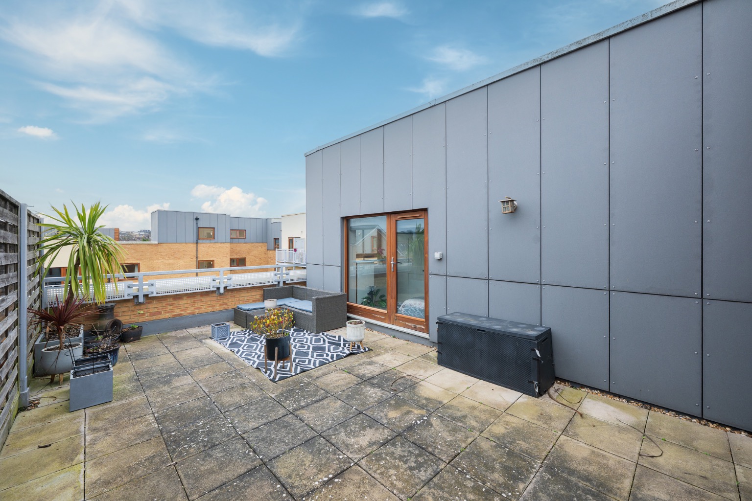 Top Floor 2-Bed with Roof Terrace, South Balcony & Gated Parking