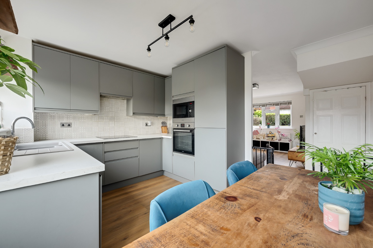 Well-presented 2-bed home near Dartford station with garden & garage