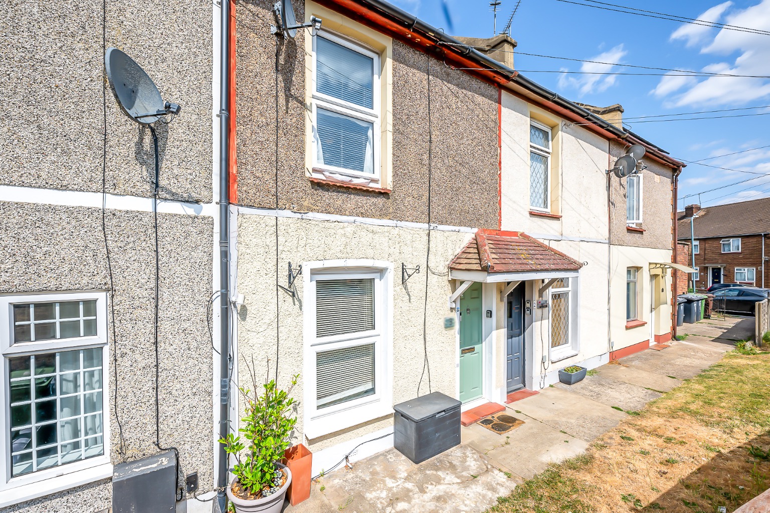 Charming 2 Bedroom Freehold Cottage with Powered Summer House in Quiet Greenhithe Location