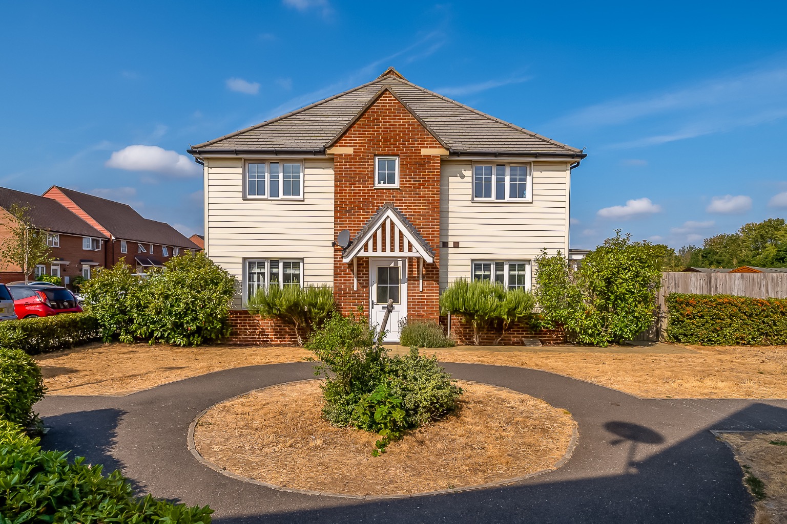 Modern 3-bed semi-detached home with double frontage, private garden & en-suite