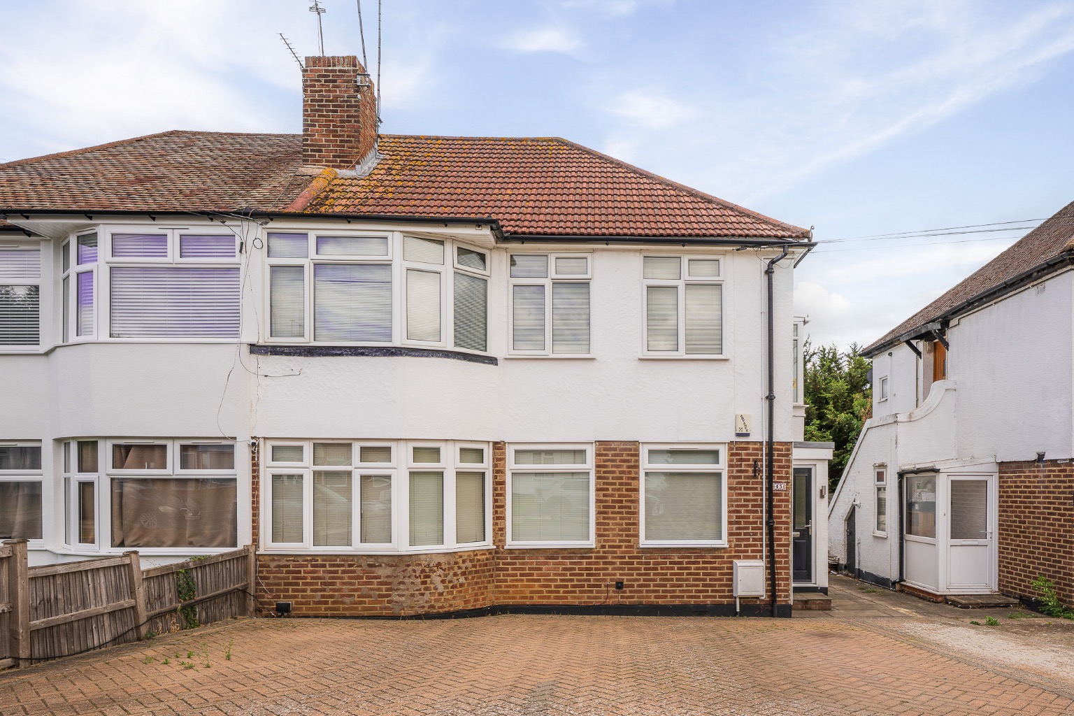 Two-bed ground floor maisonette with private garden, share of freehold and flexible living space