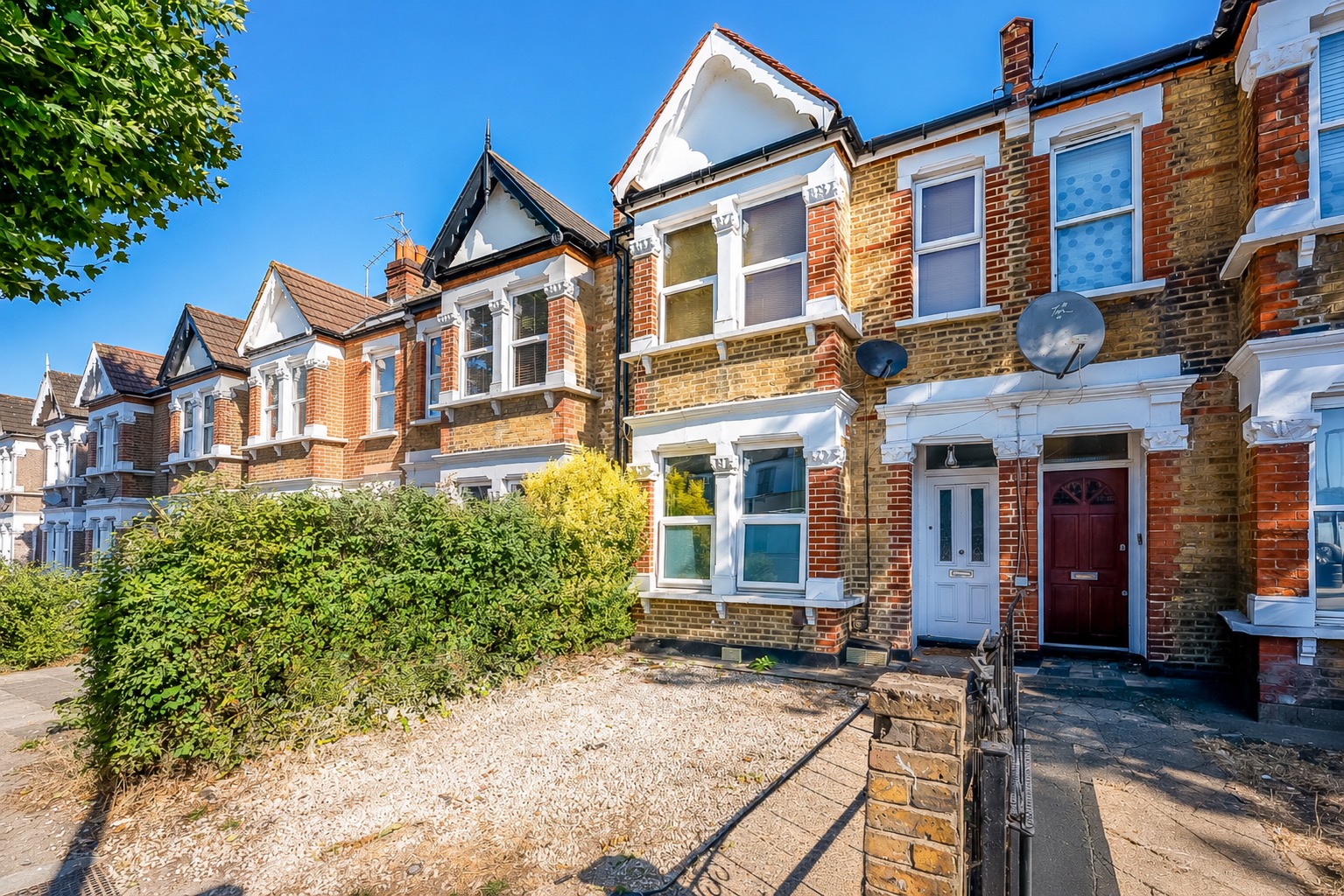Charming Garden Flat with Garage, Private Garden & Share of Freehold