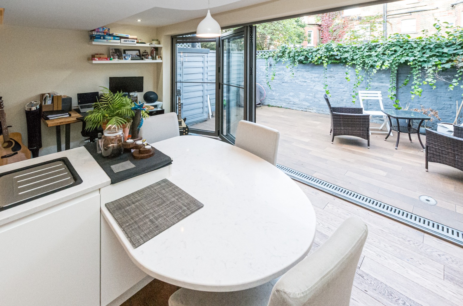 A stunning two double bedroom ground floor garden flat in a central location.