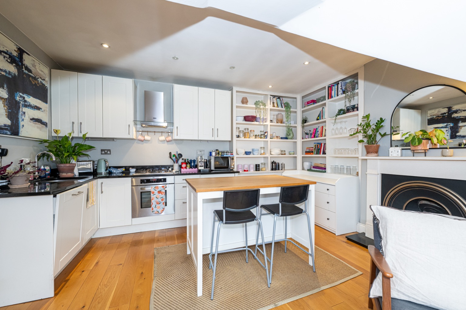One double bedroom flat within a handsome converted Period double fronted house.