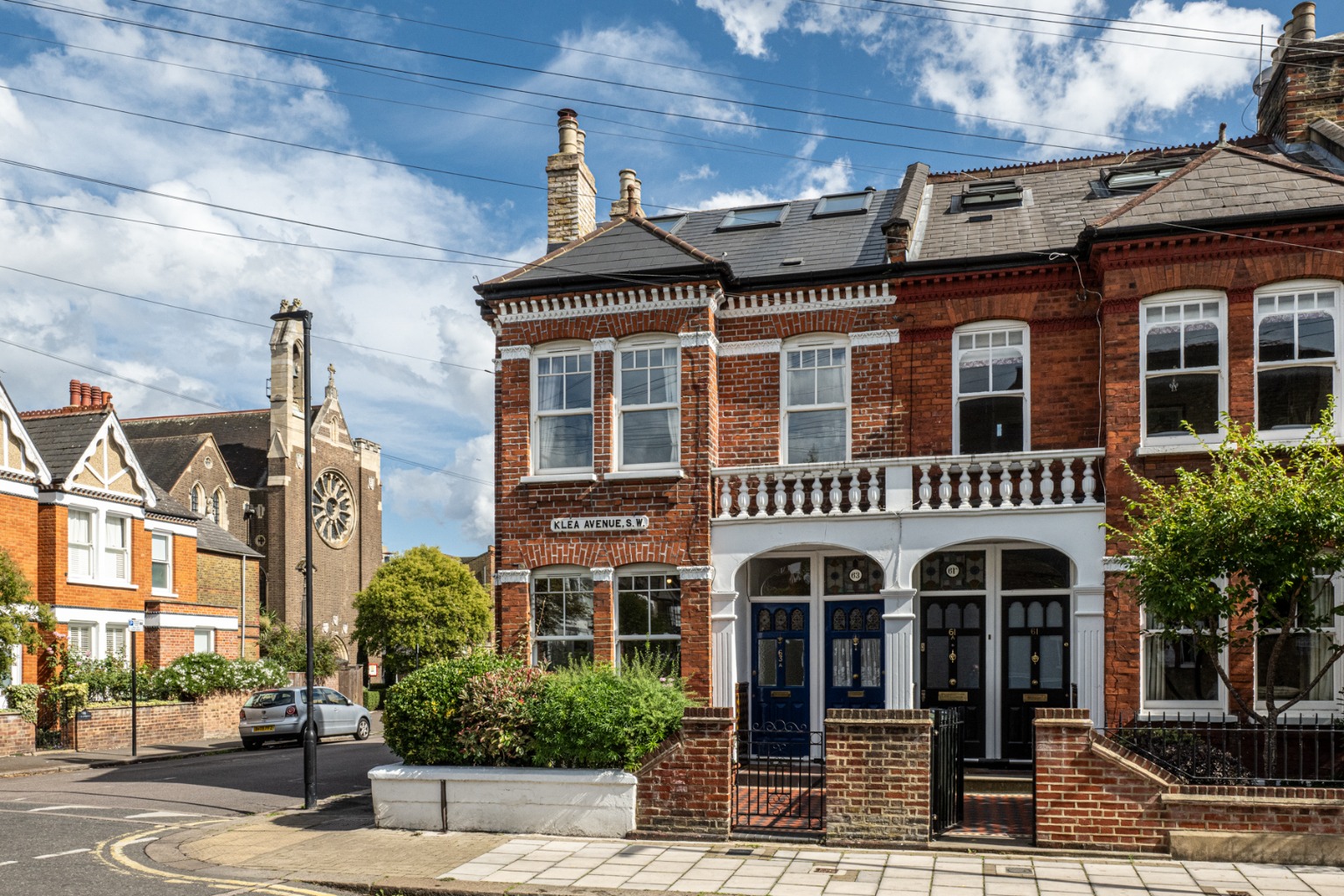 A Charming Two/Three Bedroom Ground Floor Flat With Private Street Entrance and Patio Garden.