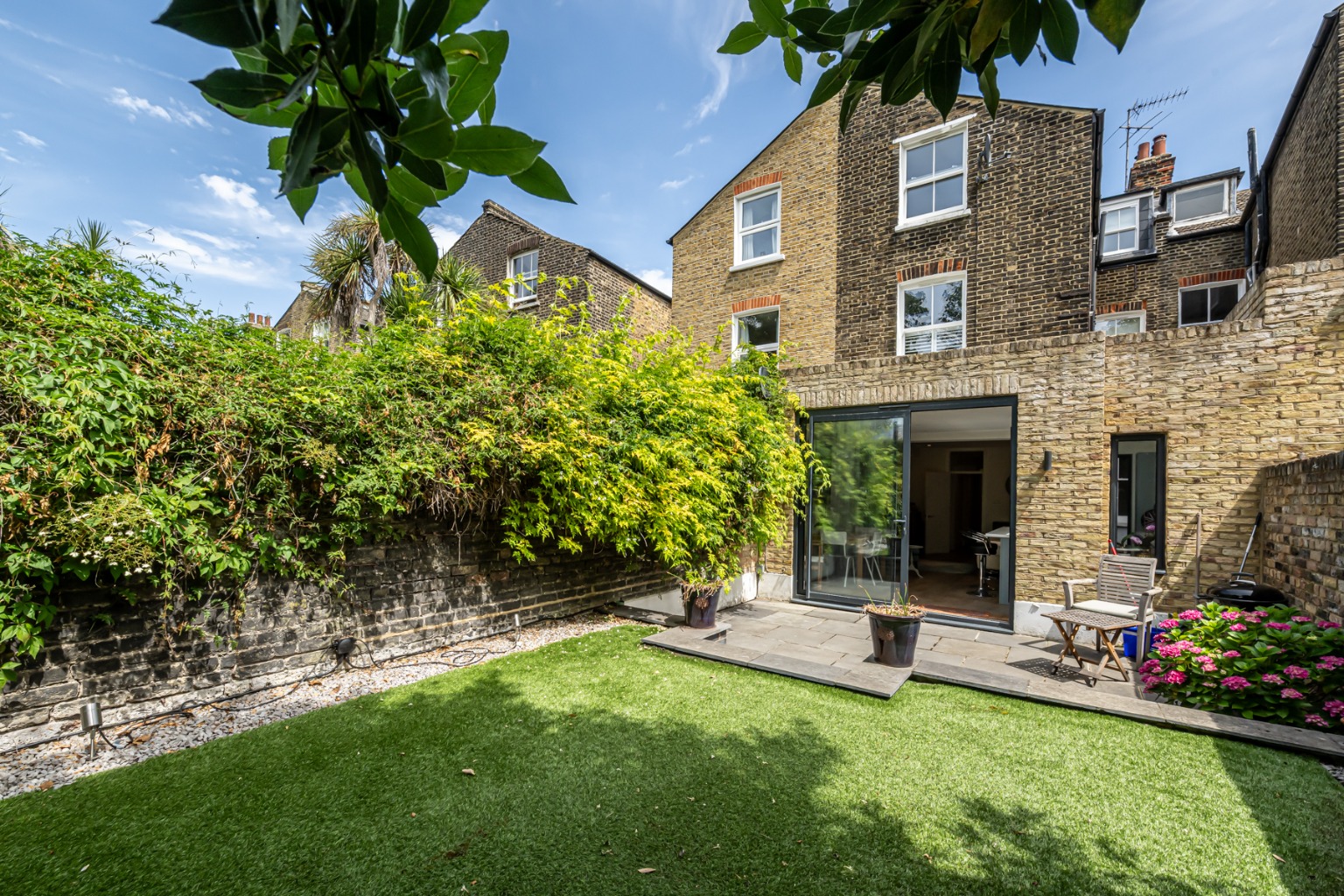 A superb and spacious two double bedroom ground floor garden flat close to transport links.