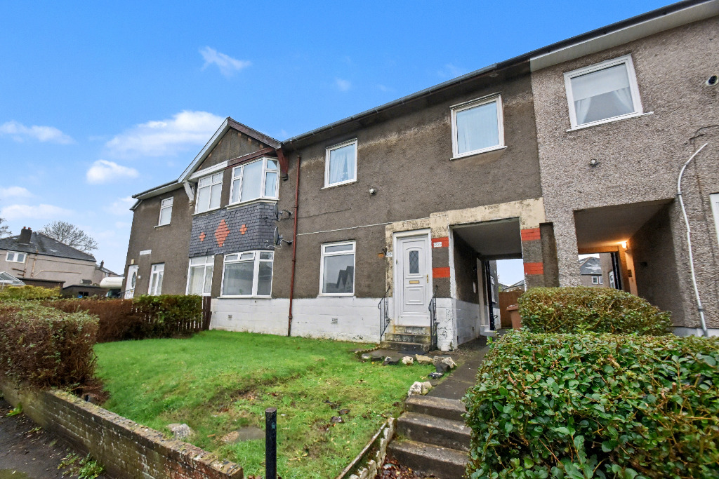 Spacious 3 bedroom lower cottage flat