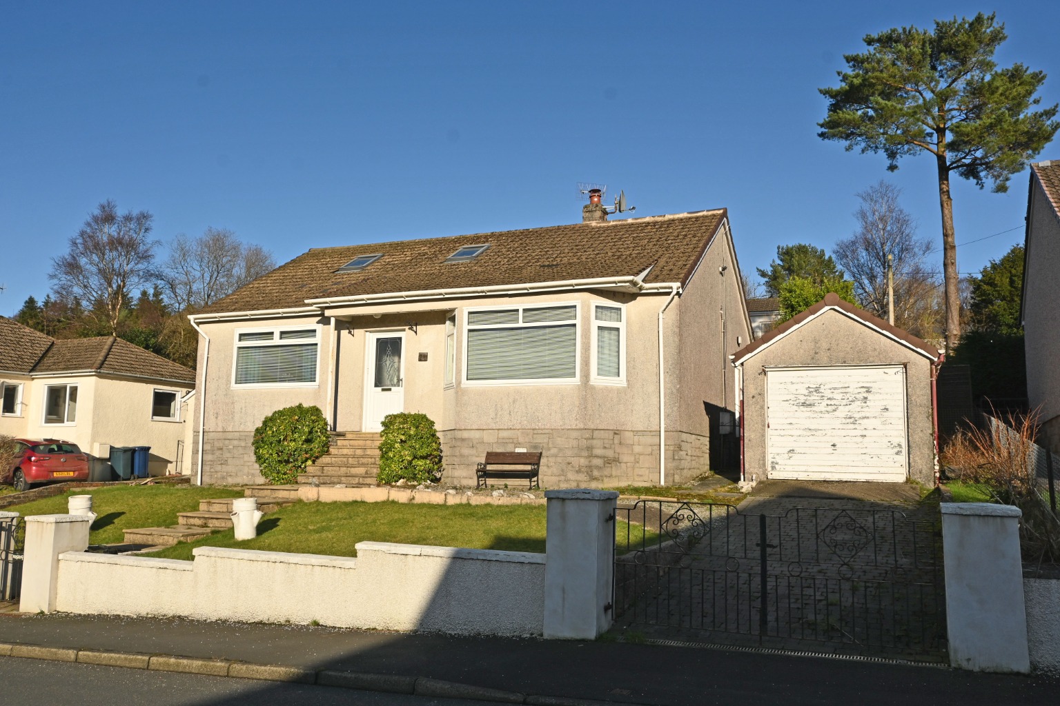 Charming 3 Bed Bungalow in  Dunoon with Stunning Hill Views and off road parking.