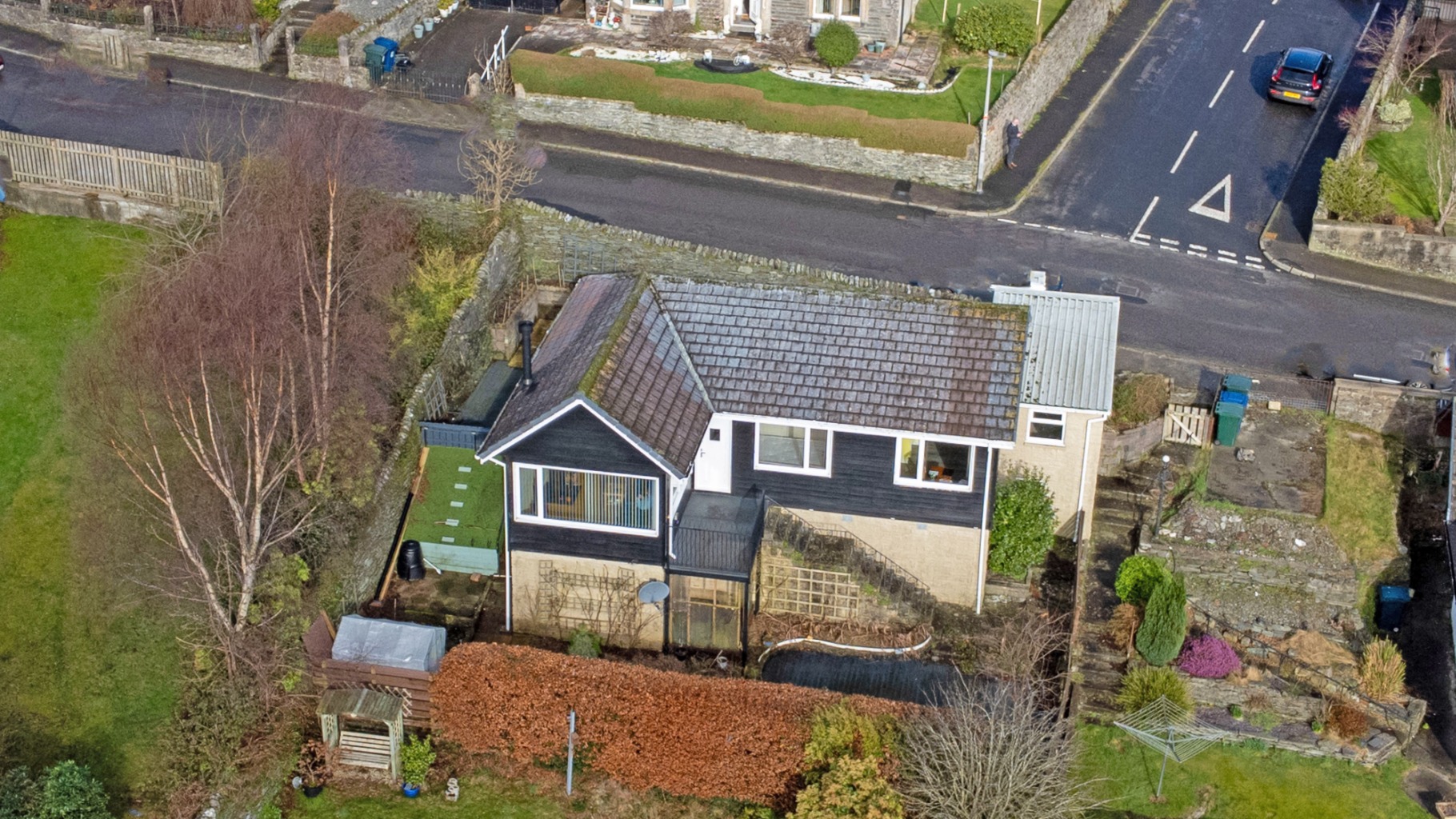 A wonderful Two-Bedroom Detached Bungalow with Panoramic Sea & Hill Views in a South Facing Location