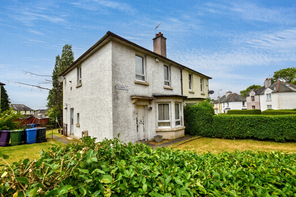 Rarely available 3/4 bedroom semi-detached villa