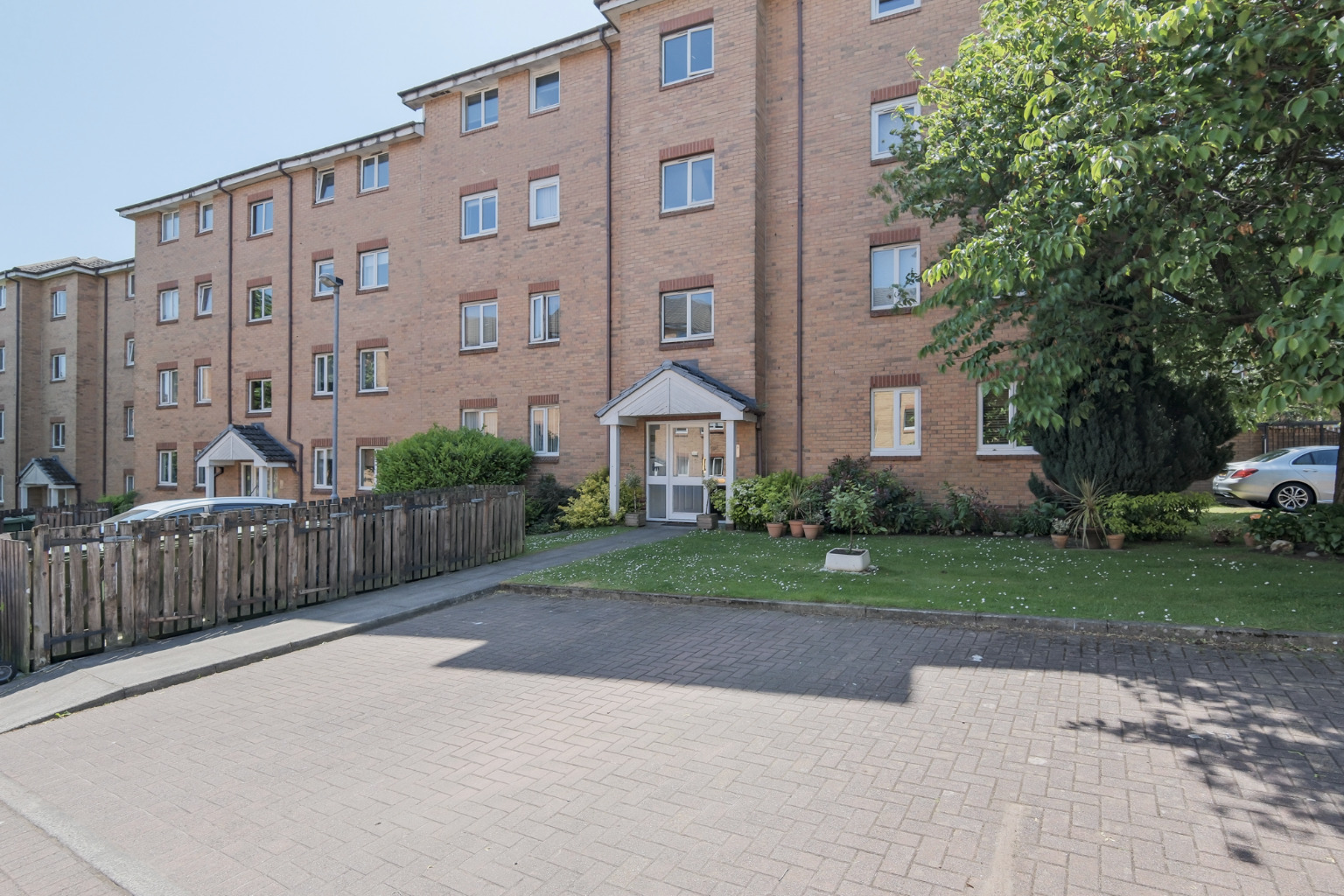 2 bedroom modern flat 2 bedroom modern flat