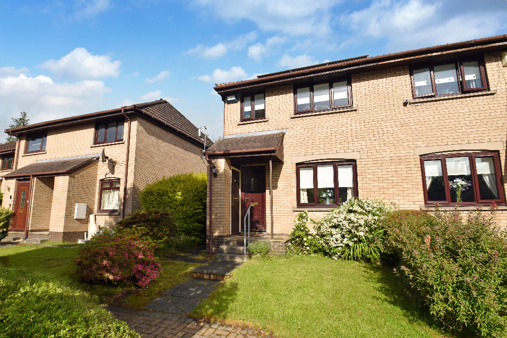 Spacious 3 bedroom semi-detached home Spacious 3 bedroom semi-detached home