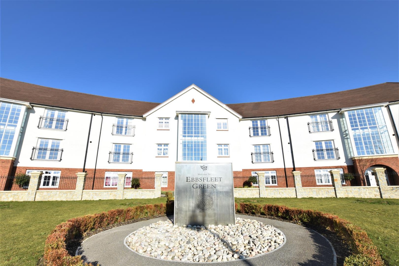 1 Bedroom Top Floor Apartment, Ebbsfleet Valley