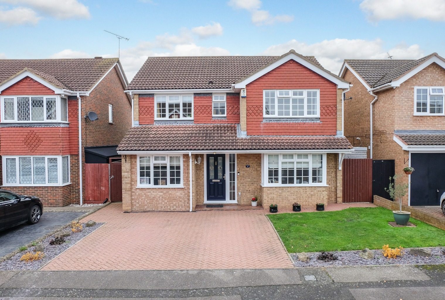 Detached four bed with stunning features such as the modern fitted Kitchen and converted Garage! Detached four bed with stunning features such as the modern fitted Kitchen and converted Garage!